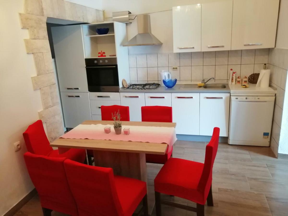 Apartman Tea Apartment พูลา ภายนอก รูปภาพ