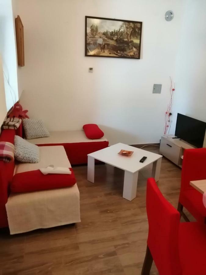 Apartman Tea Apartment พูลา ภายนอก รูปภาพ
