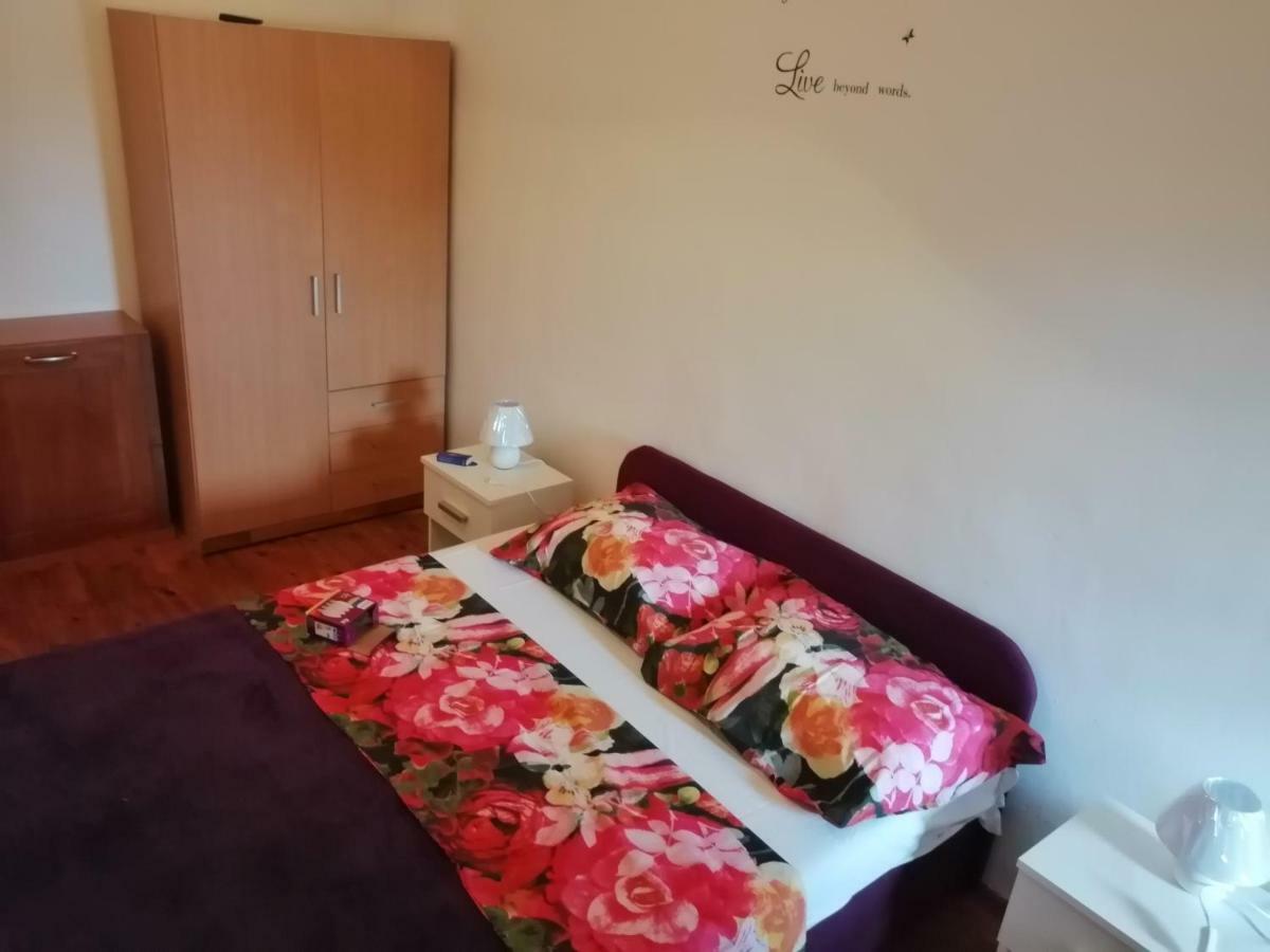 Apartman Tea Apartment พูลา ภายนอก รูปภาพ