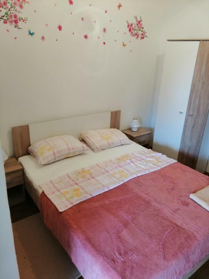 Apartman Tea Apartment พูลา ภายนอก รูปภาพ