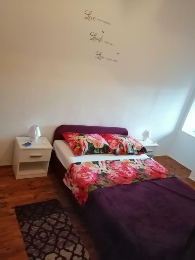 Apartman Tea Apartment พูลา ภายนอก รูปภาพ